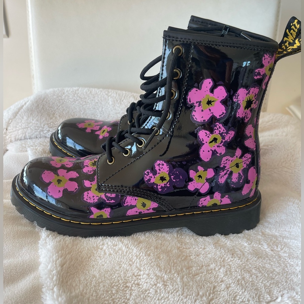 NWT Dr. Martens Pansey Fayre Kids Boots - Black with Pink Floral - Picture 5 of 9